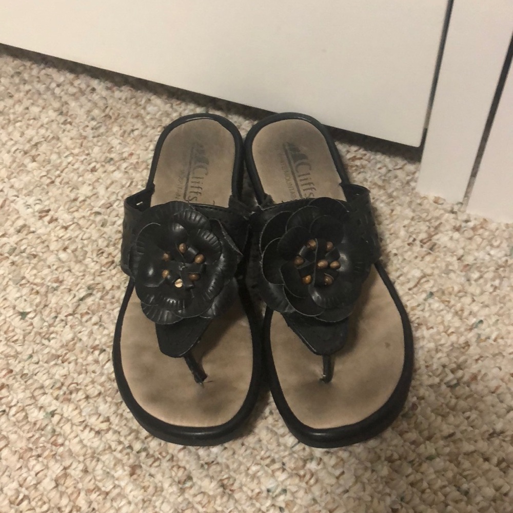 Cliffs platform sandals